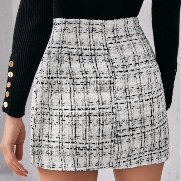 Shein white plaid tweed double button pearls mini skirt w/ back zipper size 4 - Picture 7 of 7